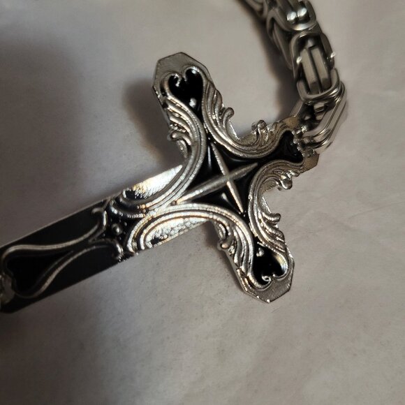 NWT MENS STAINLESS STEEL CROSS BRACELET - Picture 3 of 5